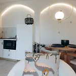 House Flamingo וארנה