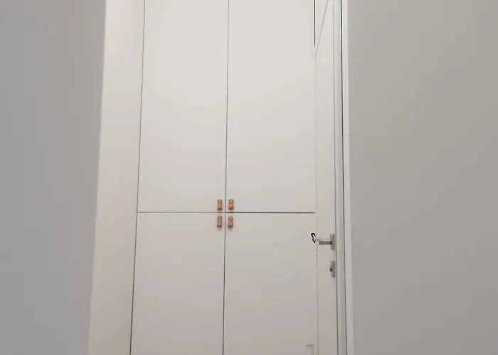 Apartment House Flamingo Warna