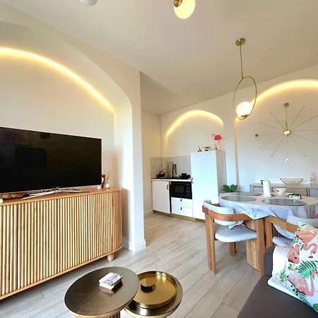 House Flamingo Daire