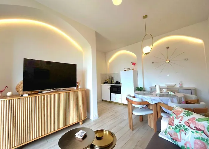 House Flamingo Apartment